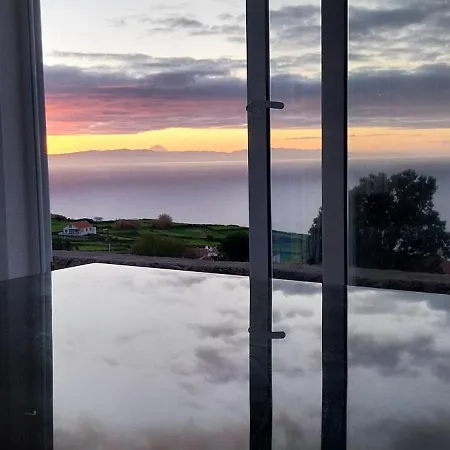 Stunning Ocean View With 3 Islands In Front Of Serreta