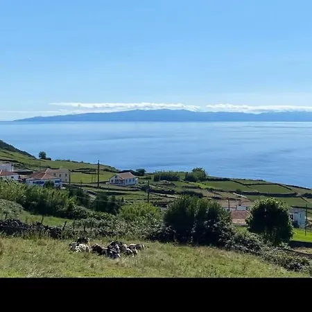 Stunning Ocean View With 3 Islands In Front Of Serreta