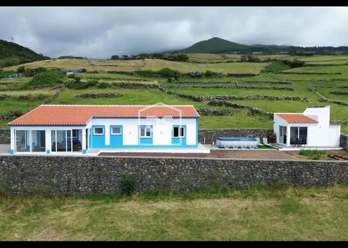 Stunning Ocean View With 3 Islands In Front Of