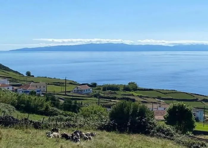 Stunning Ocean View With 3 Islands In Front Of Serreta